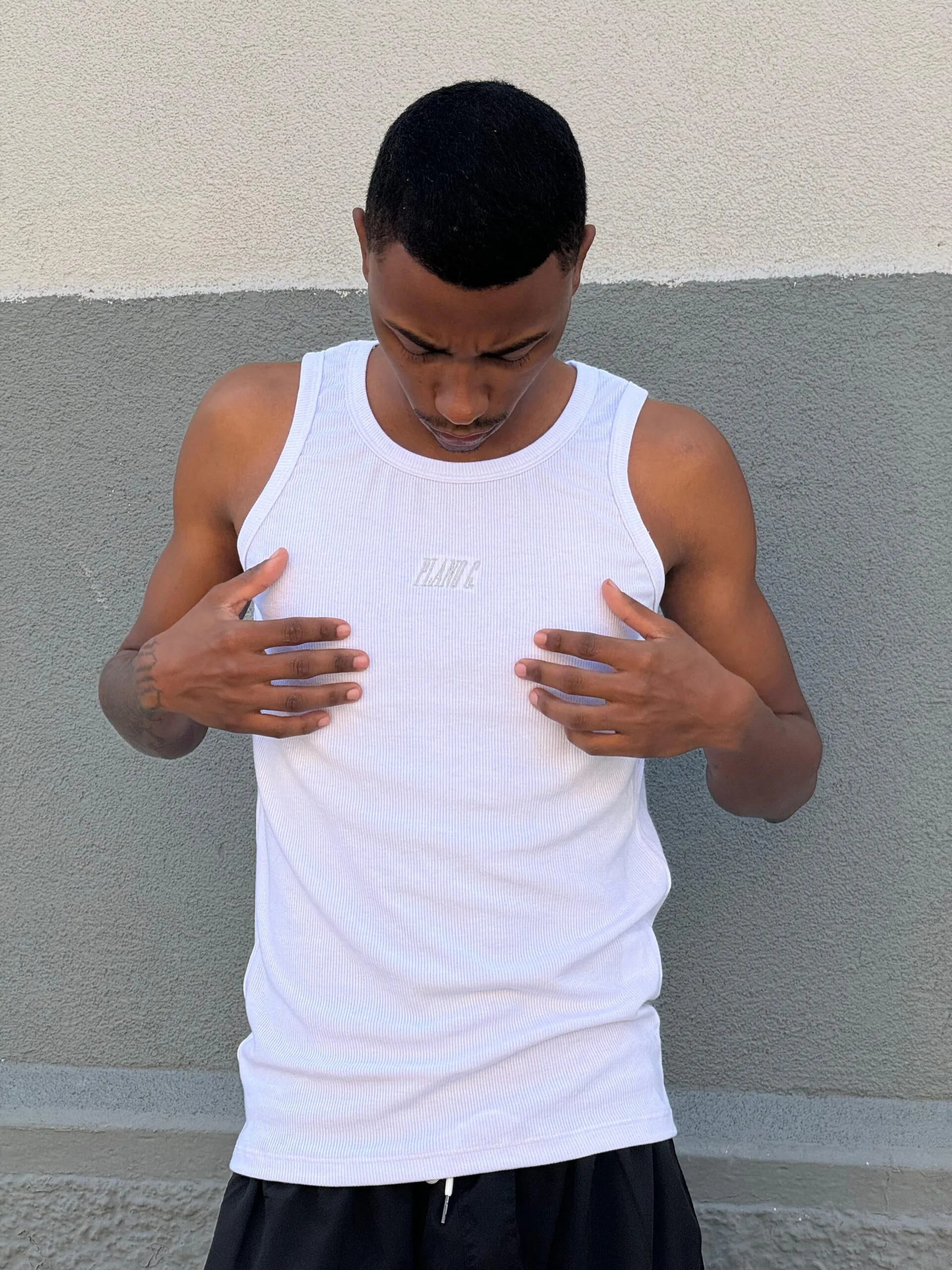 Regata Canelada Plano C. Bordado Branco - Imagem 3