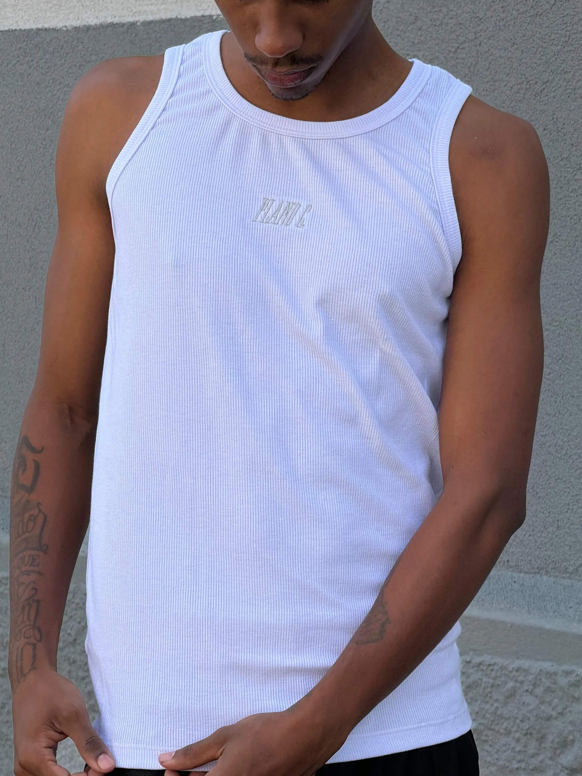 Regata Canelada Plano C. Bordado Branco - Imagem 2