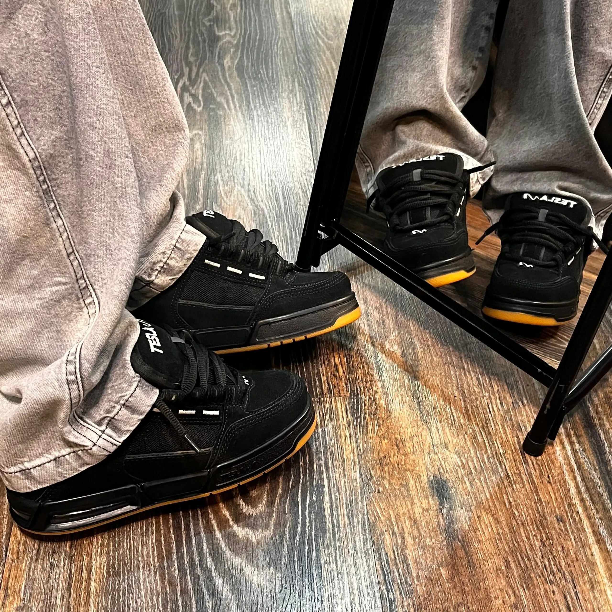 Tênis Tesla Coil Delux Black Gum - Imagem 4