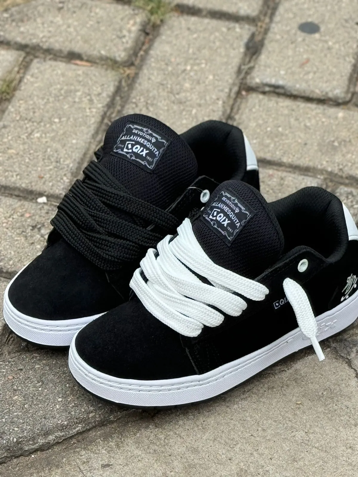 Tenis Qix Allan Mesquita Preto Branco - Imagem 8