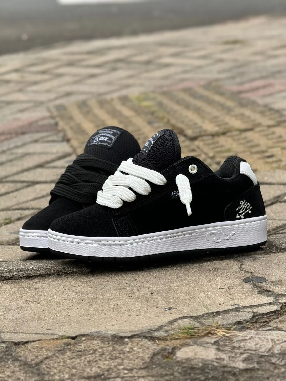 Tenis Qix Allan Mesquita Preto Branco - Imagem 5
