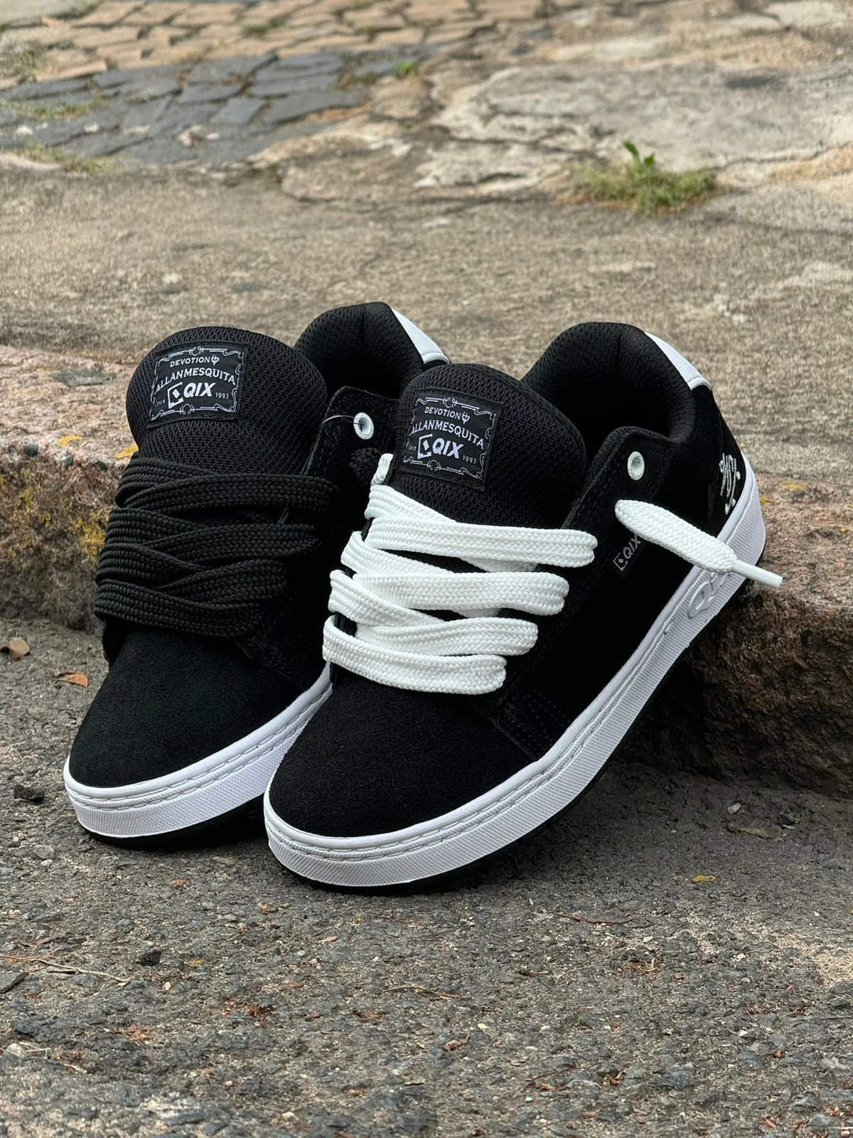 Tenis Qix Allan Mesquita Preto Branco - Imagem 11