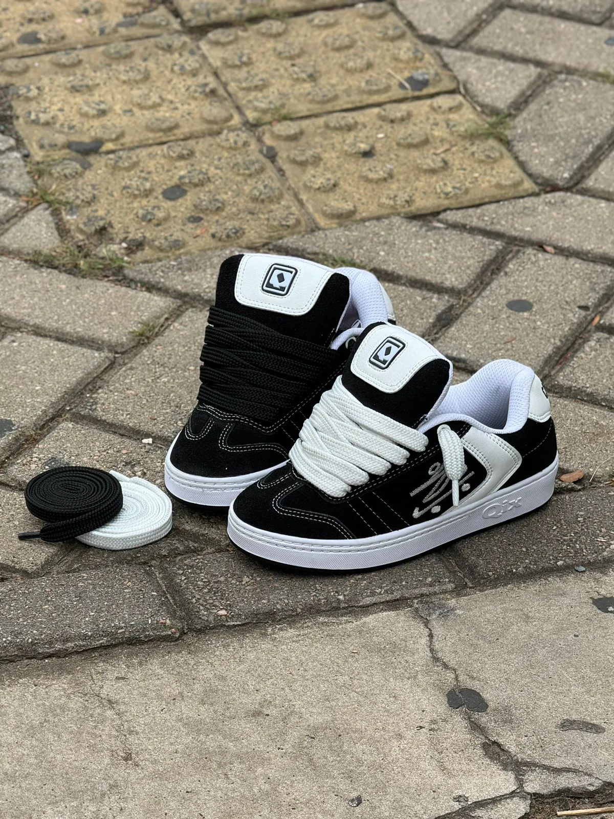 Tenis Qix Chorão Lado B Preto Branco - Imagem 2