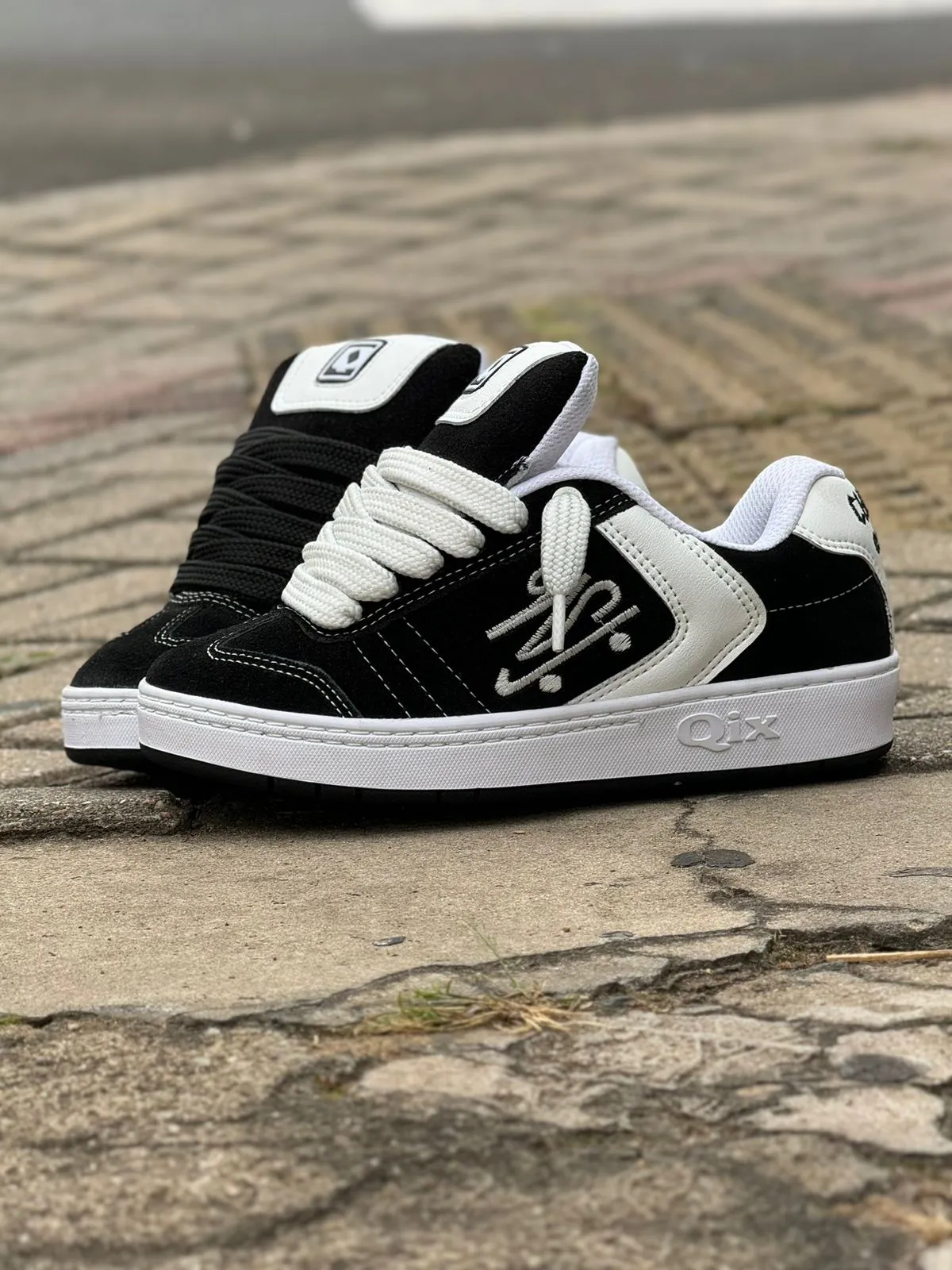 Tenis Qix Chorão Lado B Preto Branco - Imagem 8