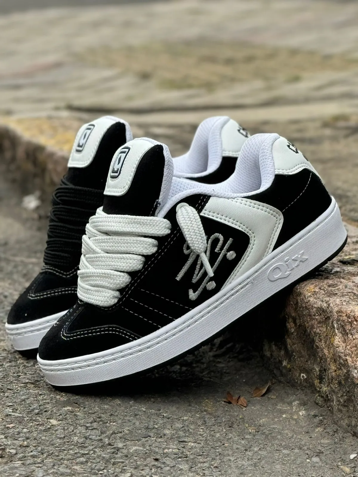 Tenis Qix Chorão Lado B Preto Branco