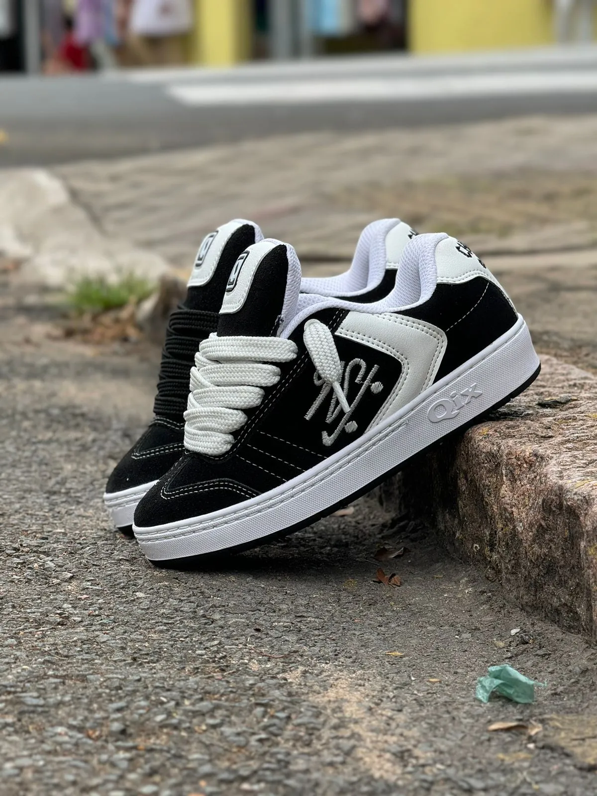 Tenis Qix Chorão Lado B Preto Branco - Imagem 4