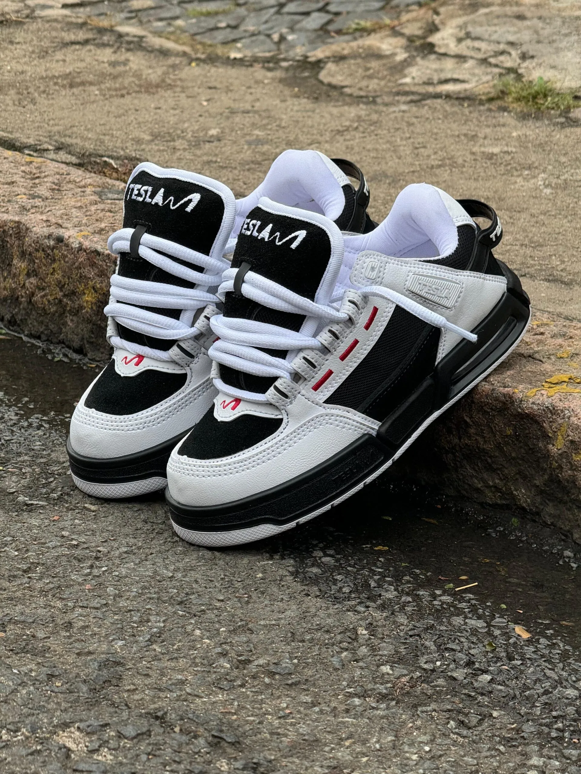 Tênis Tesla Coil Delux Black White