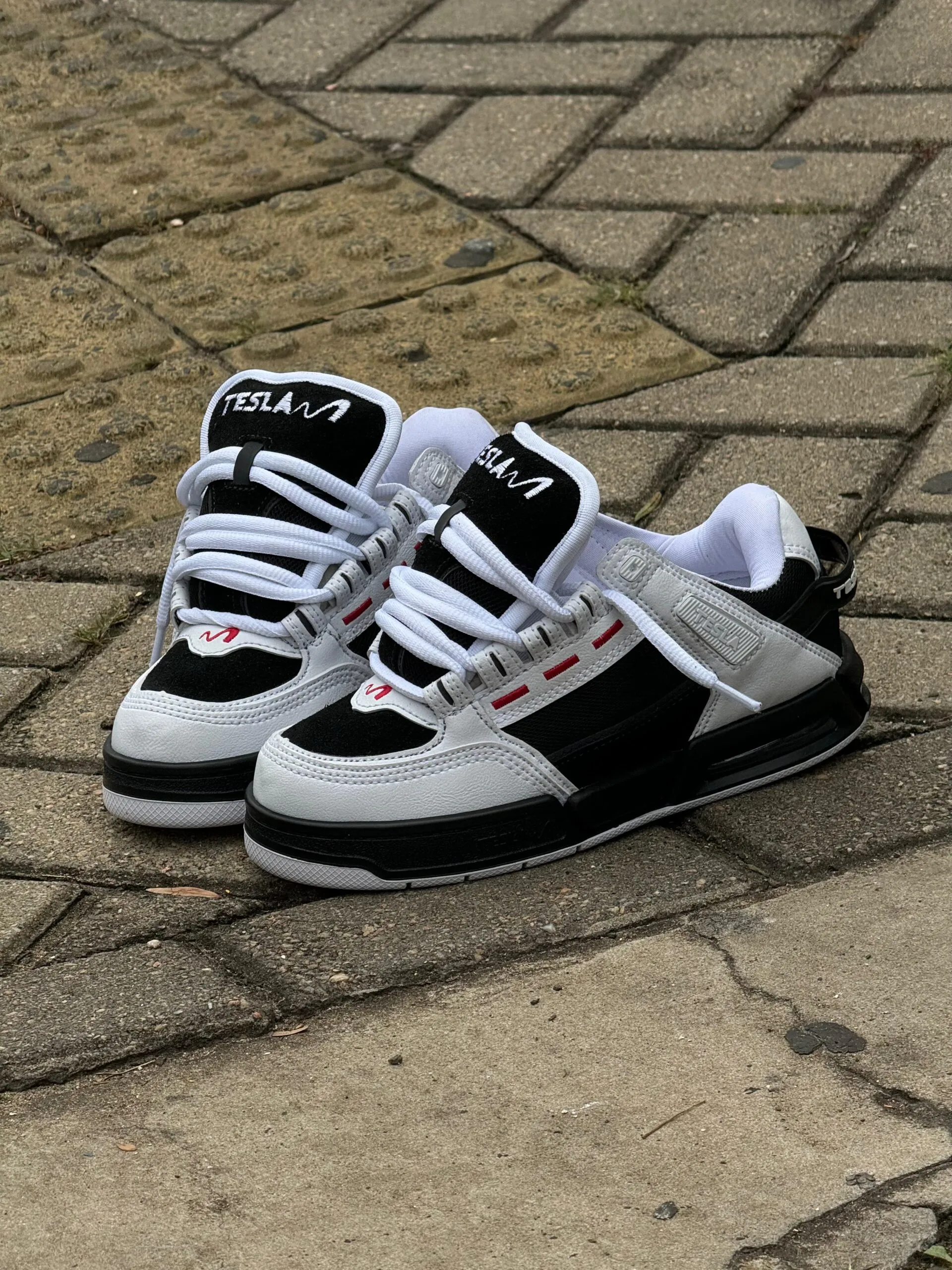 Tênis Tesla Coil Delux Black White