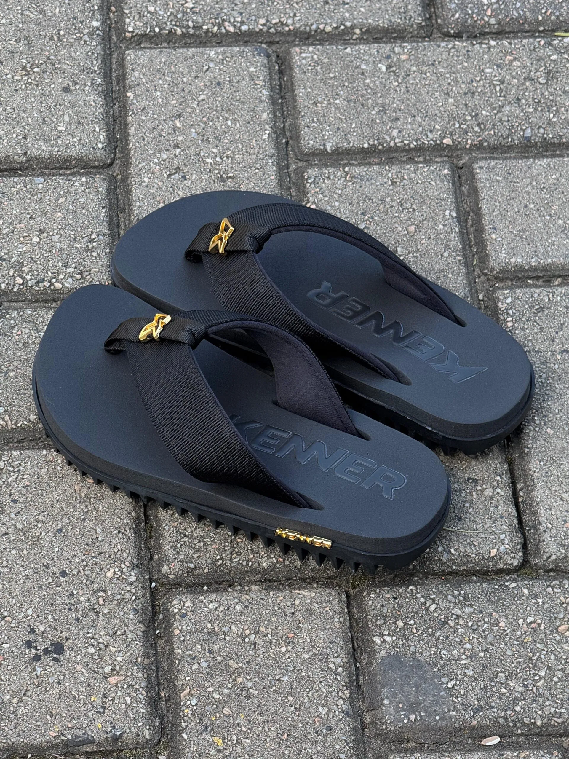 Chinelo Kenner Kivah Preto Dourado - Imagem 4