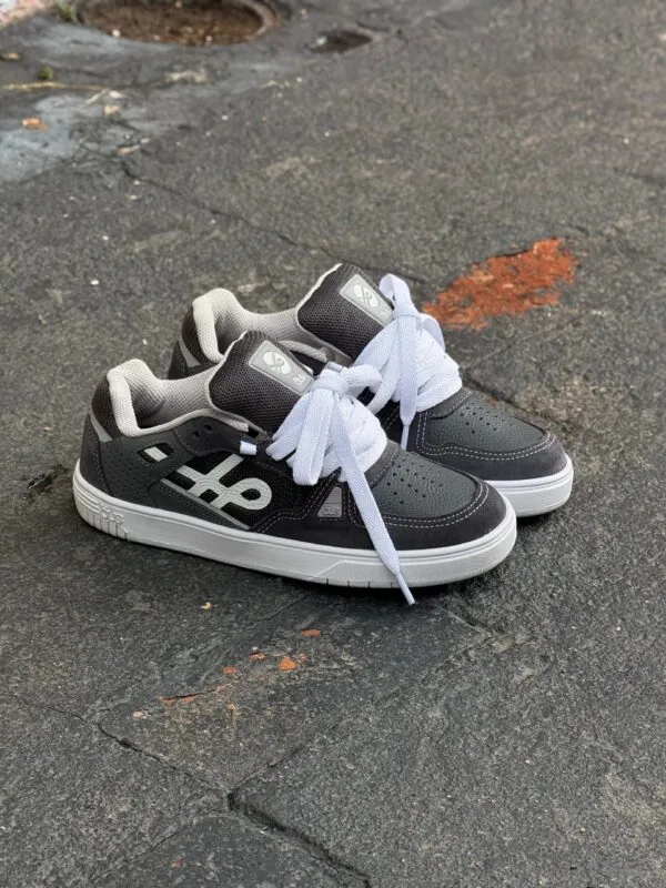 Tênis ÖUS Couro 2k Cinza Branco Reflex Silver Essencial - Imagem 8