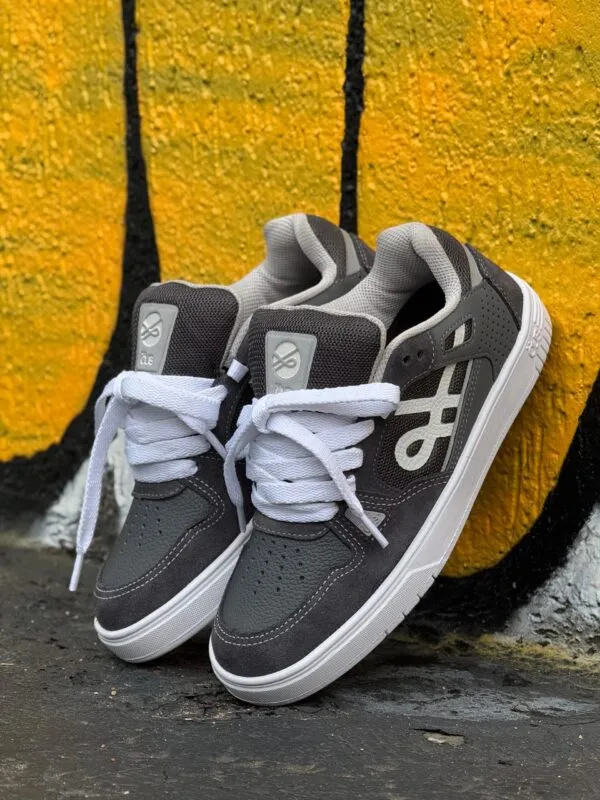 Tênis ÖUS Couro 2k Cinza Branco Reflex Silver Essencial - Imagem 9