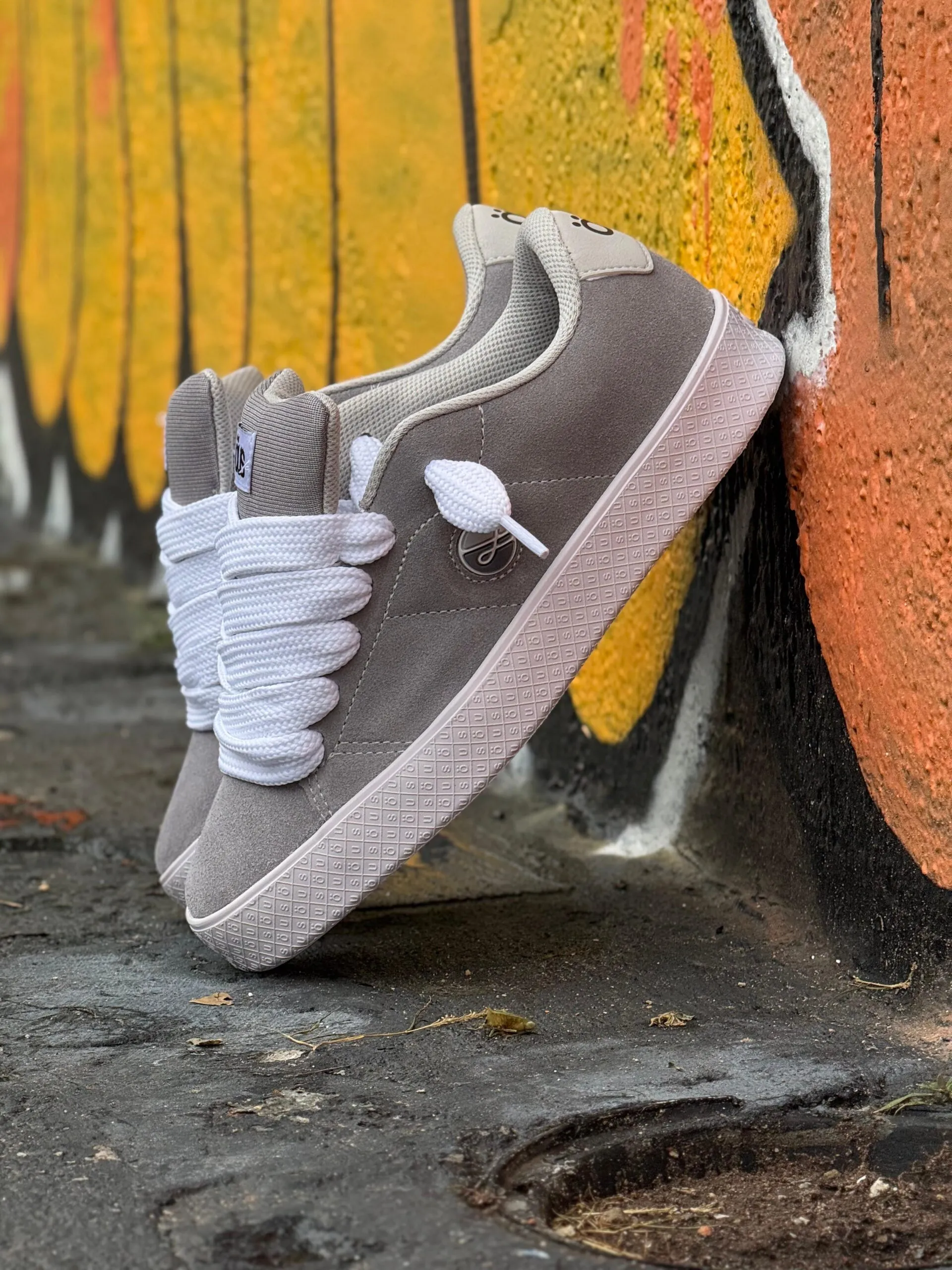 Tênis ÖUS Dots Cinza Essencial