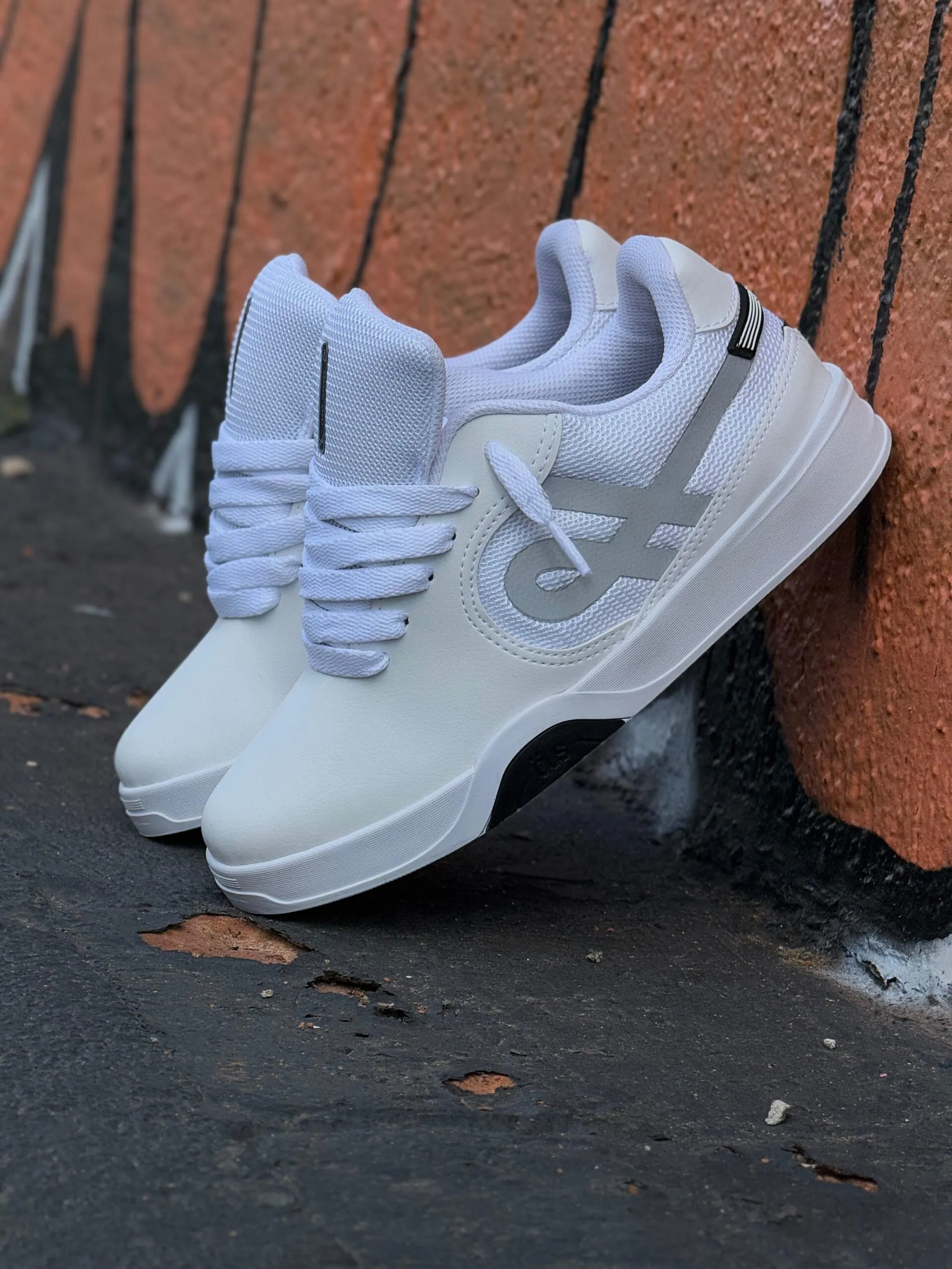 Tênis ÖUS Couro Imigrante Bco Reflex Preto