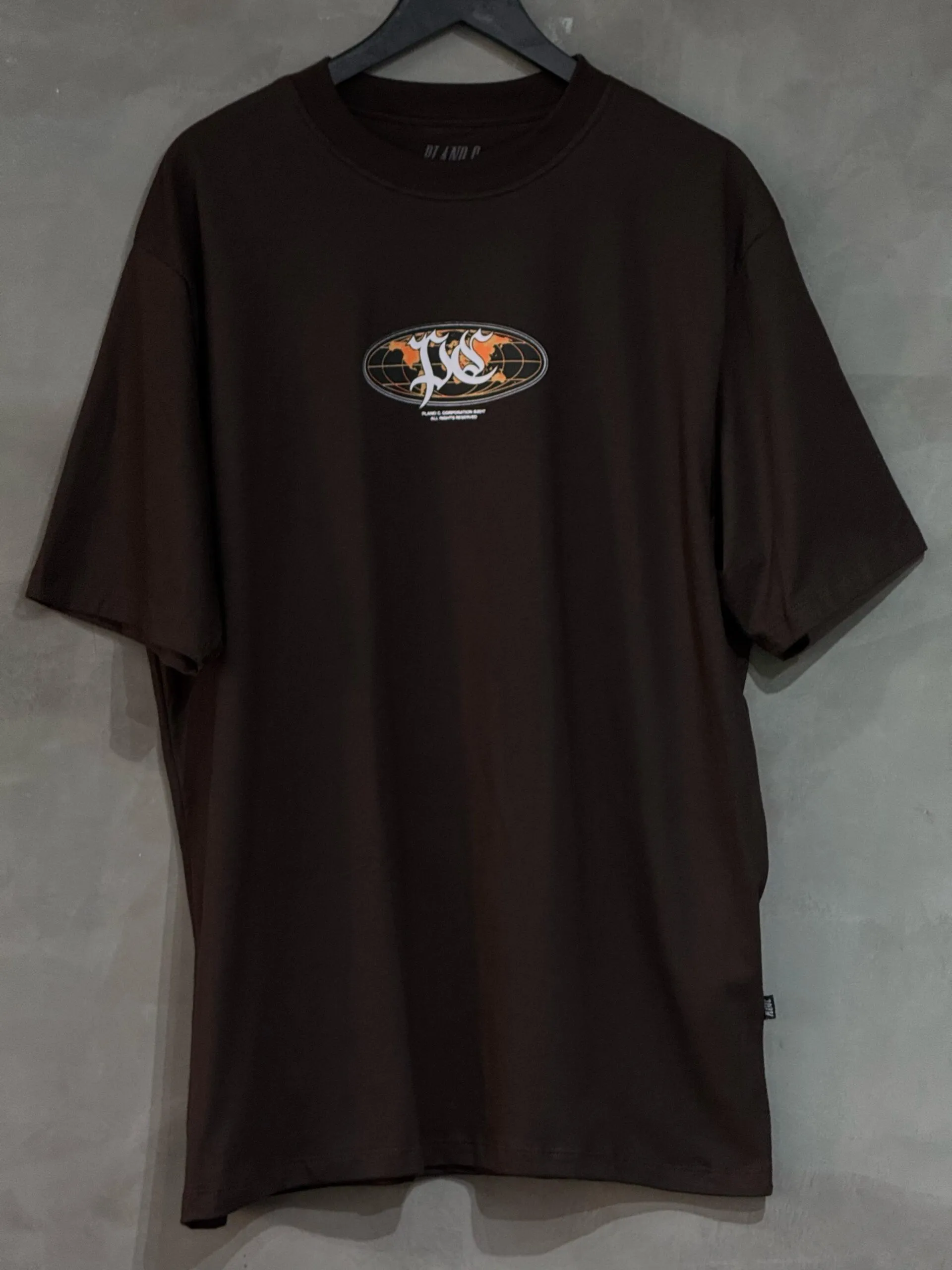 Camiseta Plano C. Global Control Marrom