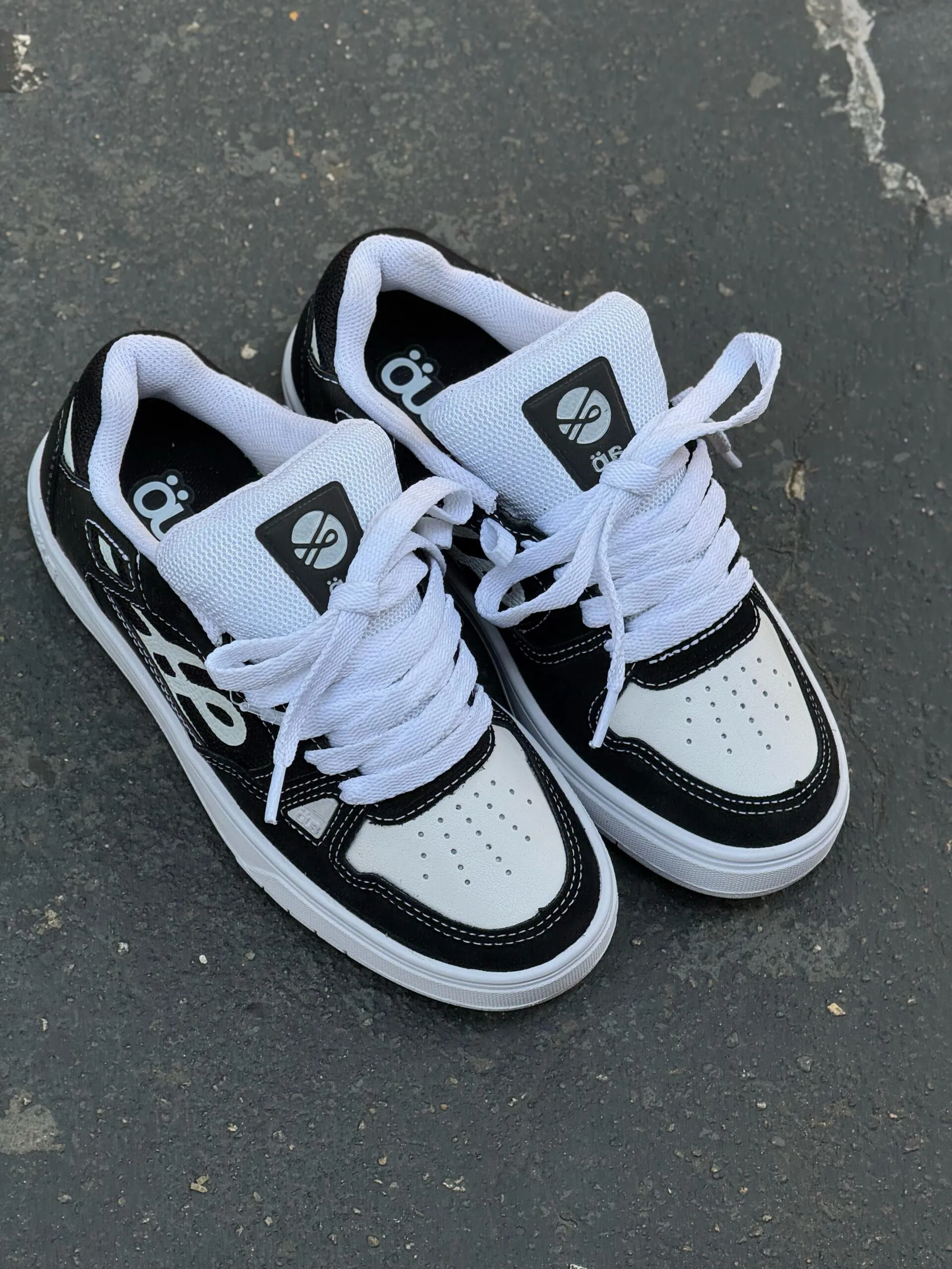 Tênis ÖUS Couro 2k Preto Branco Refletivo - Imagem 7