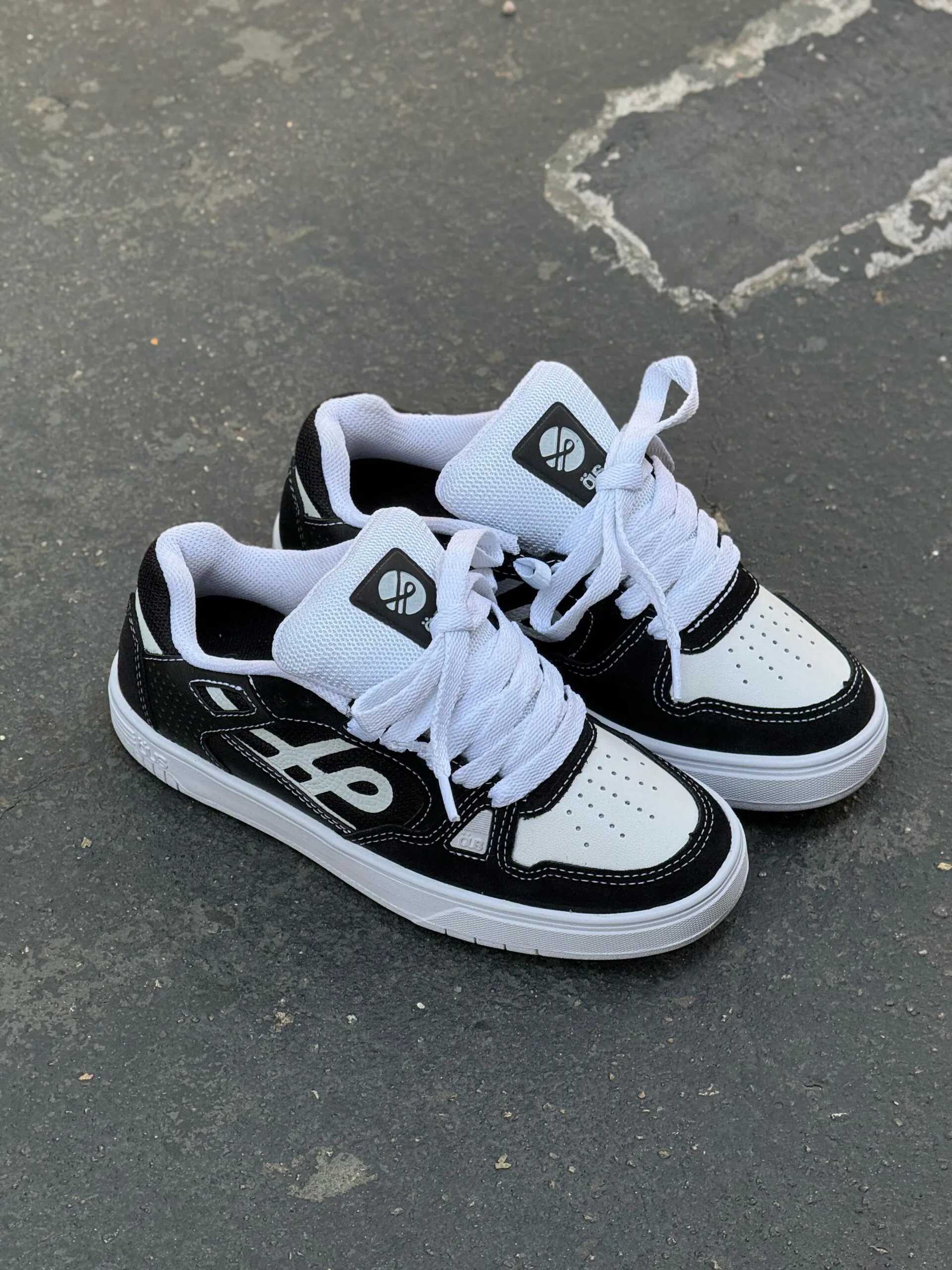 Tênis ÖUS Couro 2k Preto Branco Refletivo - Imagem 6