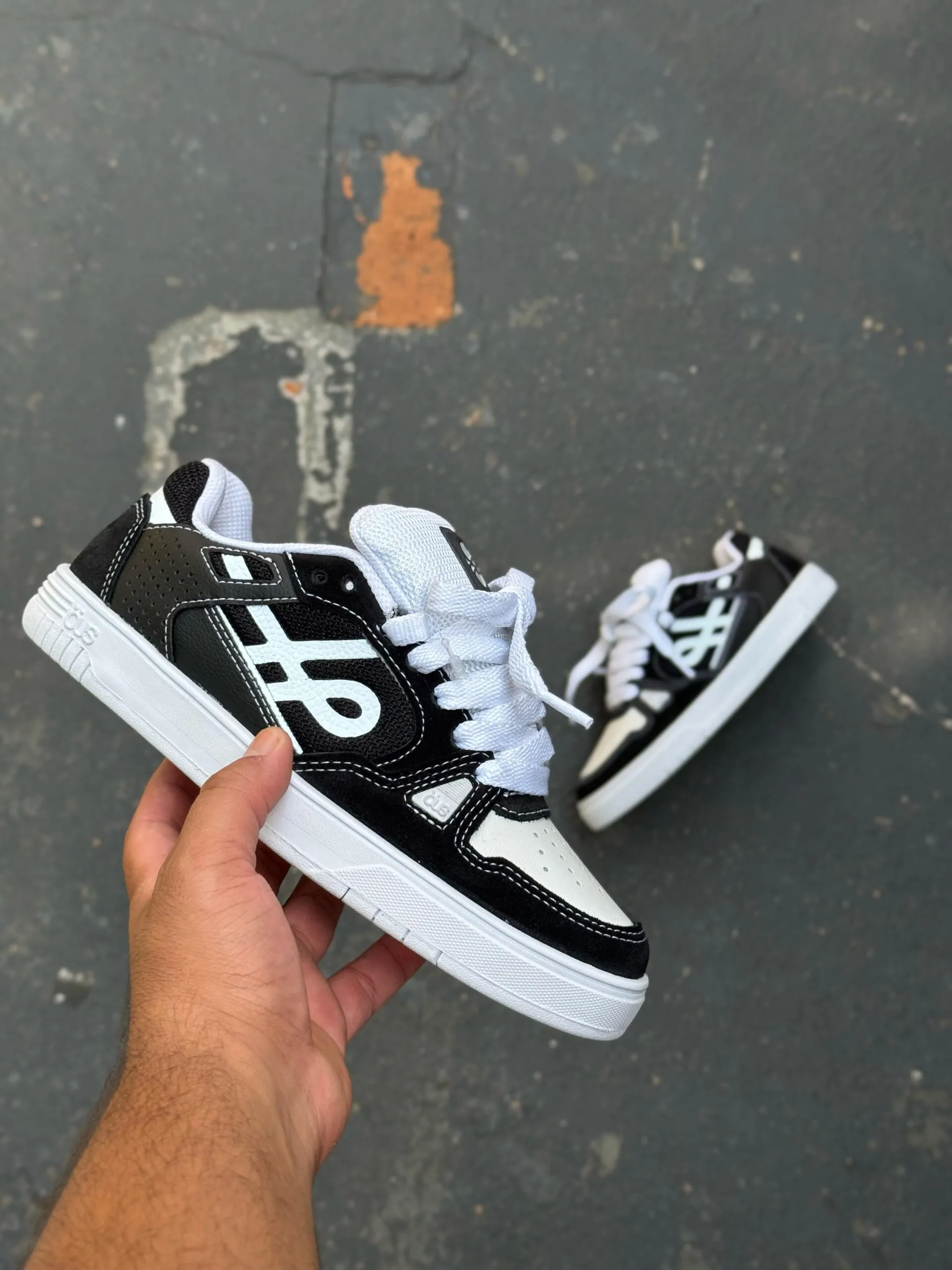 Tênis ÖUS Couro 2k Preto Branco Refletivo - Imagem 5