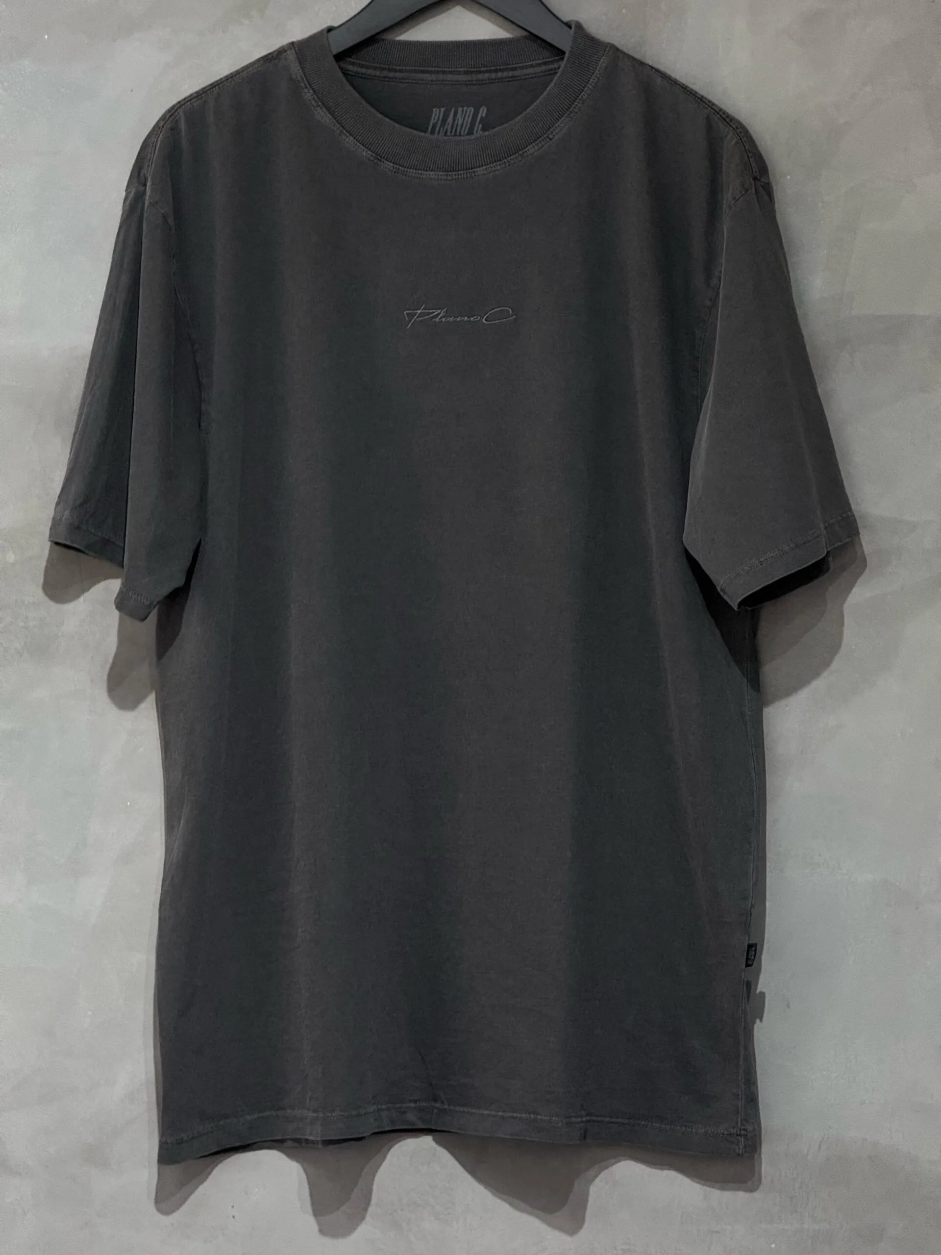 Camiseta Plano C. Signature Grafite