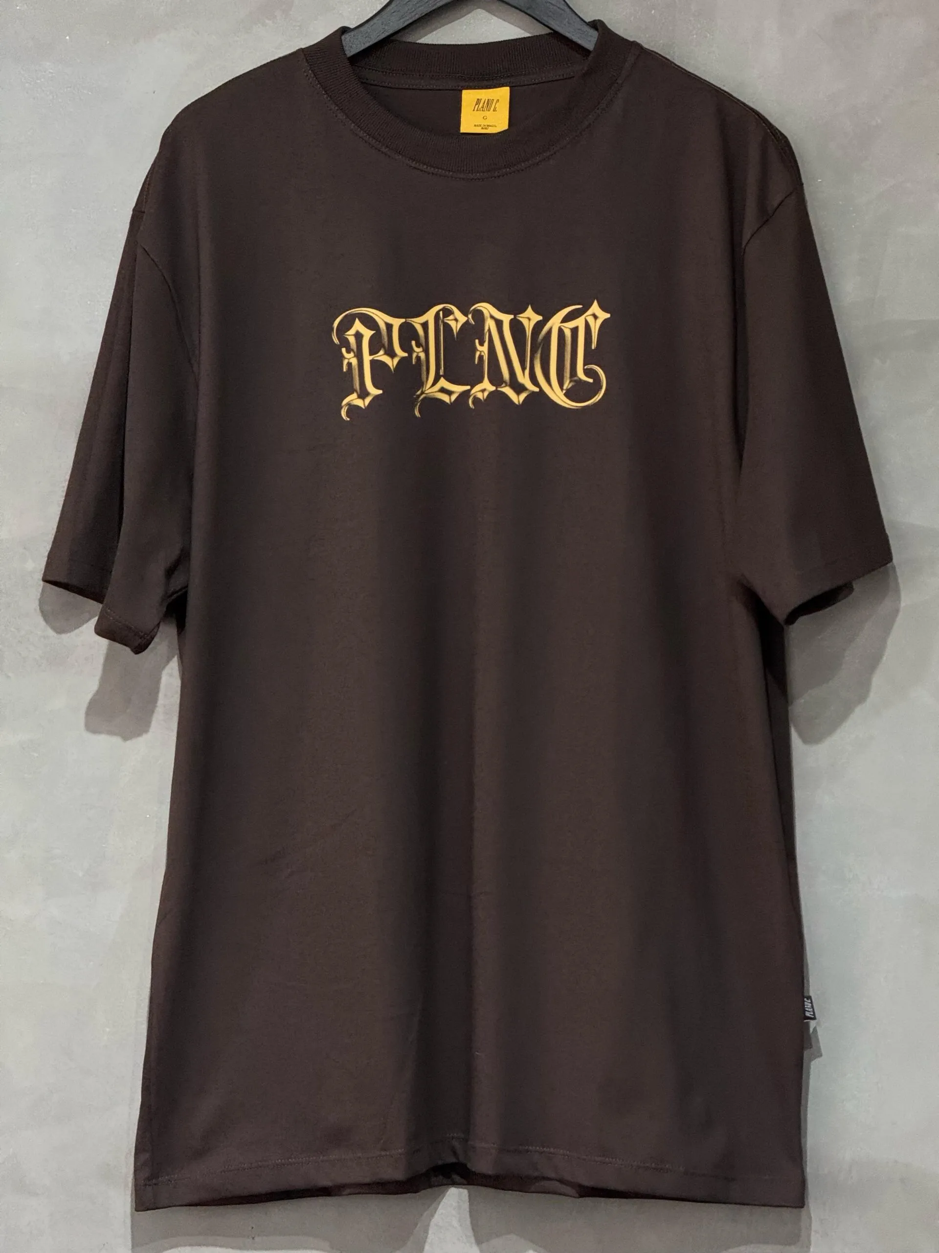 Camiseta Plano C. Ghotic Marrom