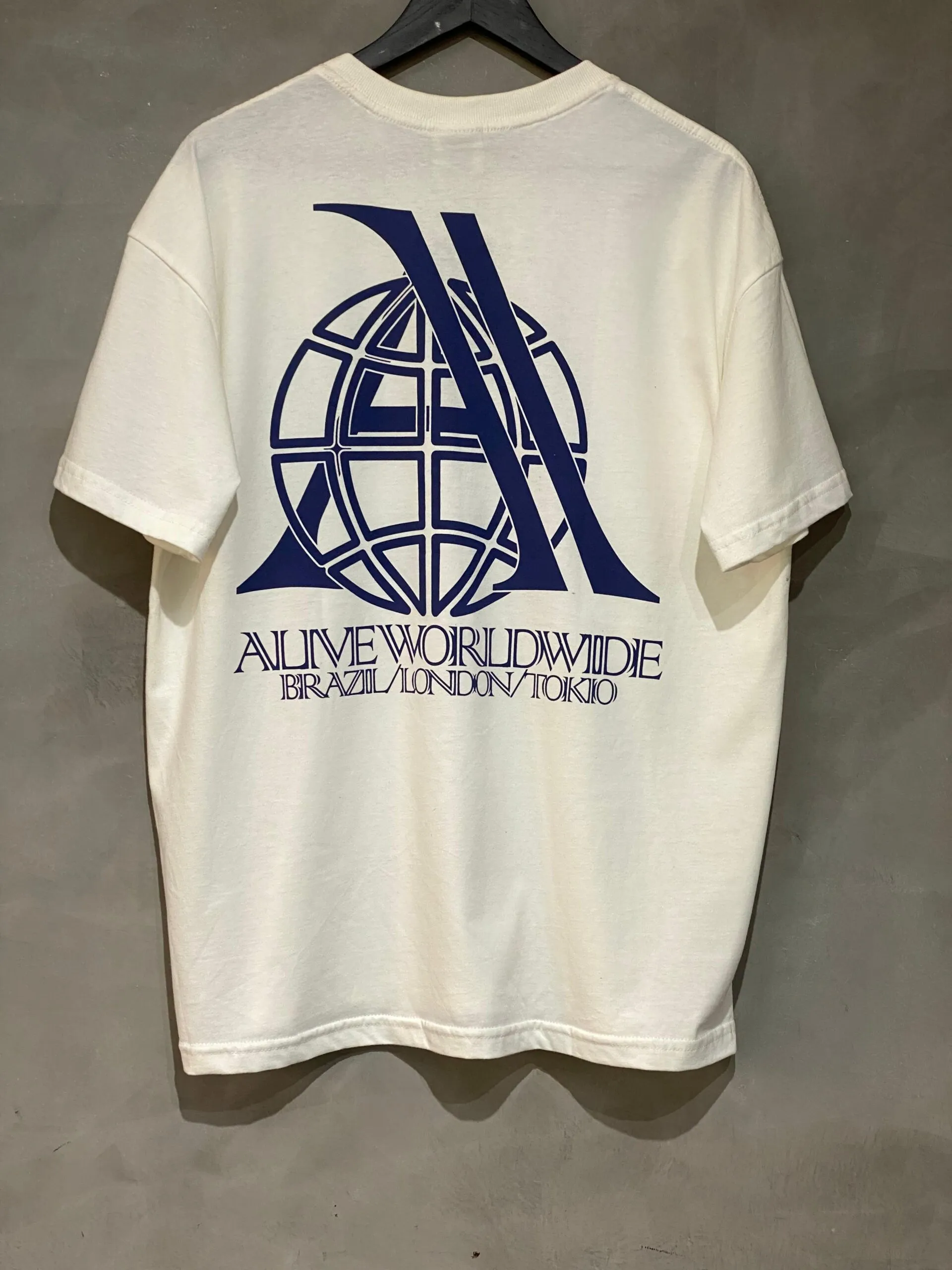 Camiseta Alive Clássica Sphere Off White