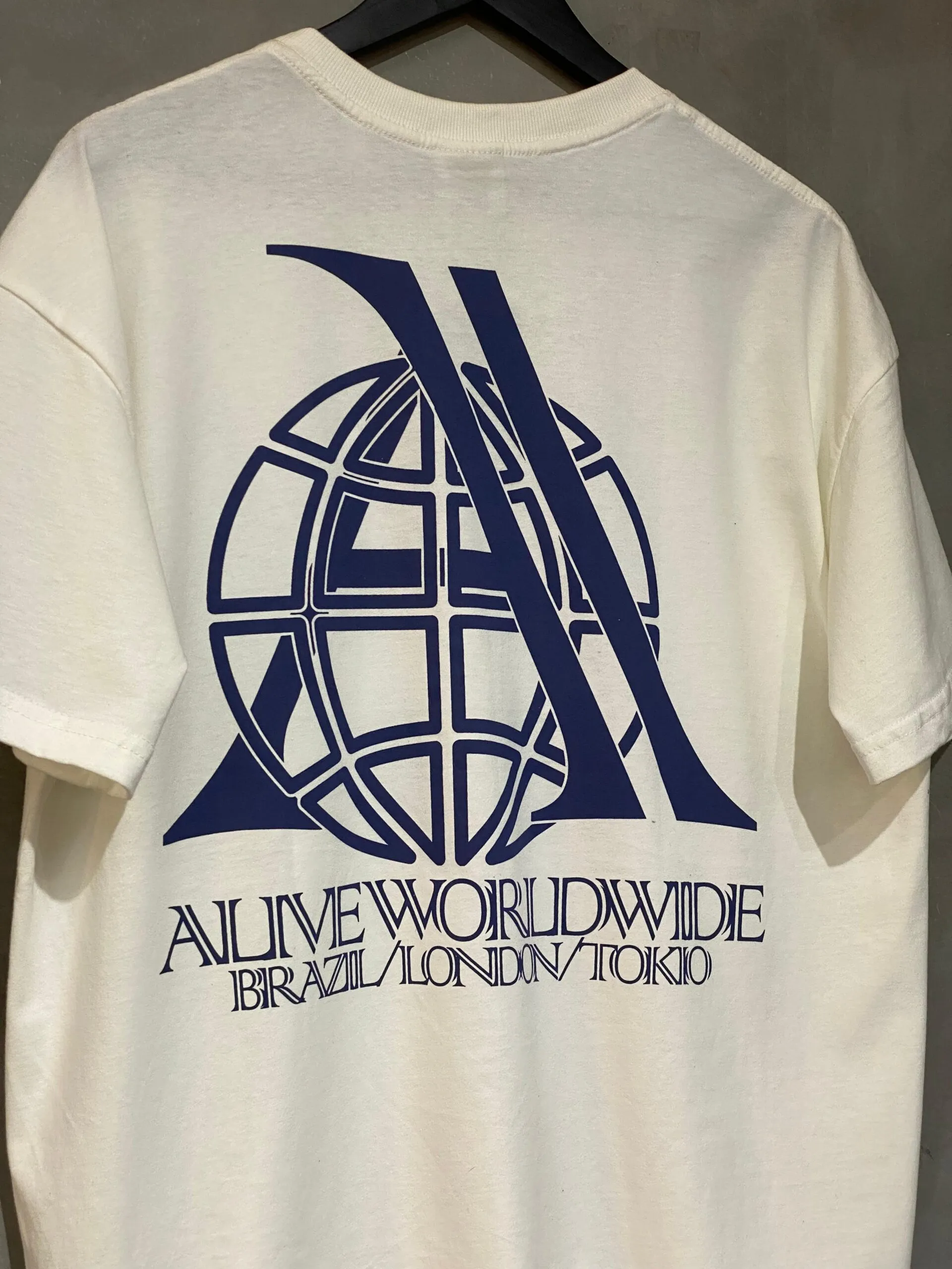 Camiseta Alive Clássica Sphere Off White - Imagem 4