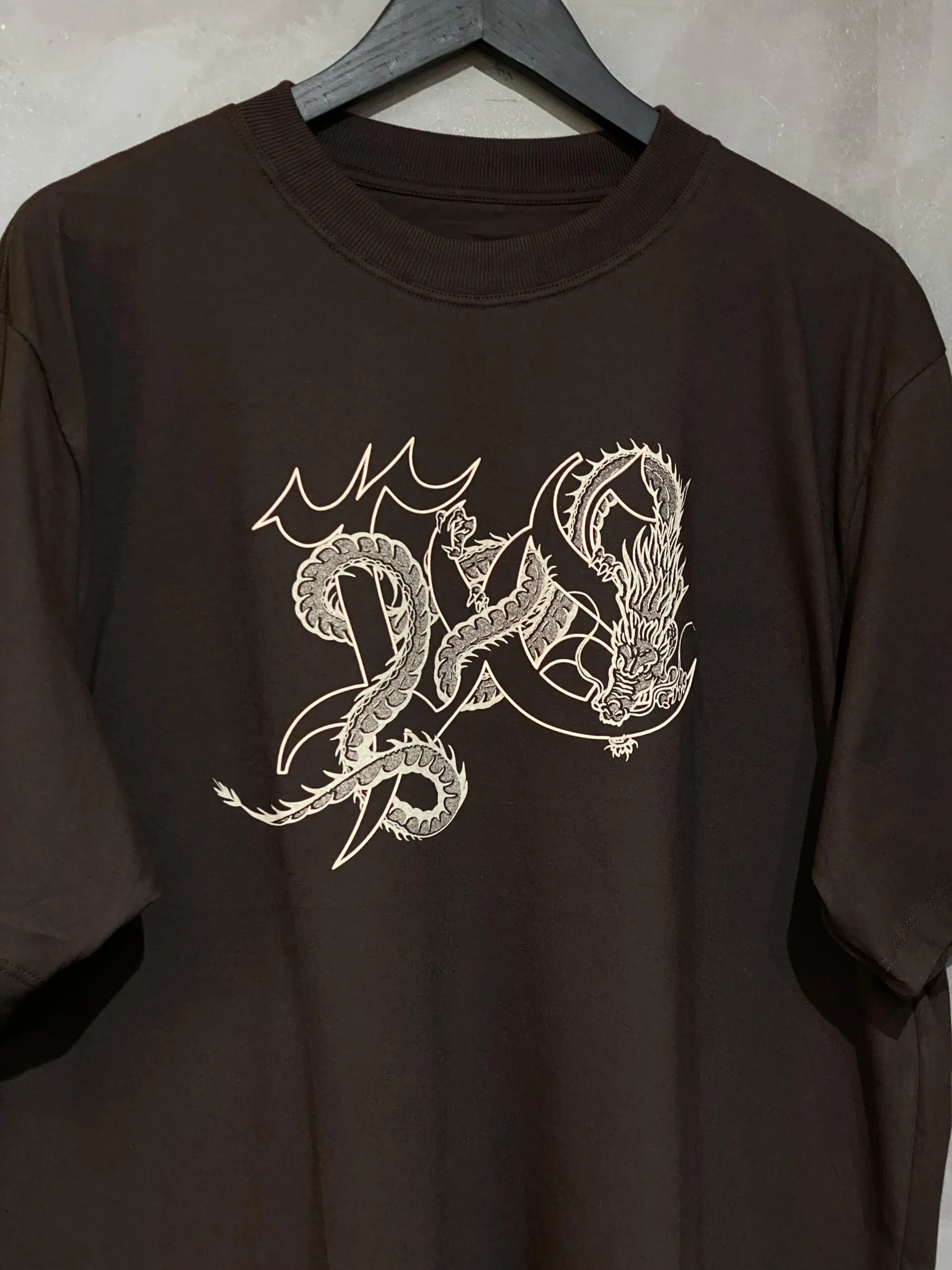 Camiseta Oversized Plano C. Dragon Marrom - Imagem 2