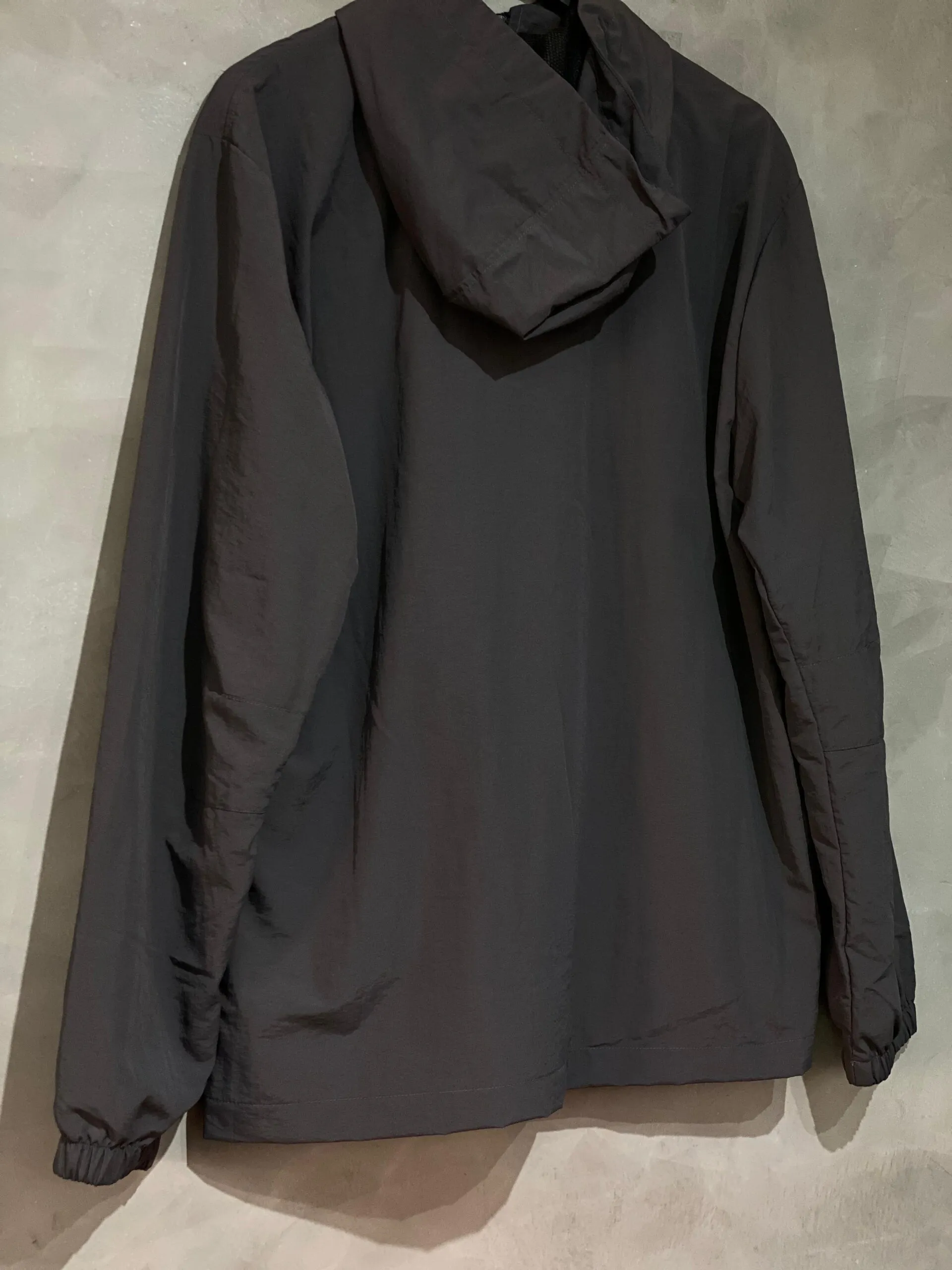 Jaqueta Corta Vento Alive Essencial Chumbo - Imagem 9