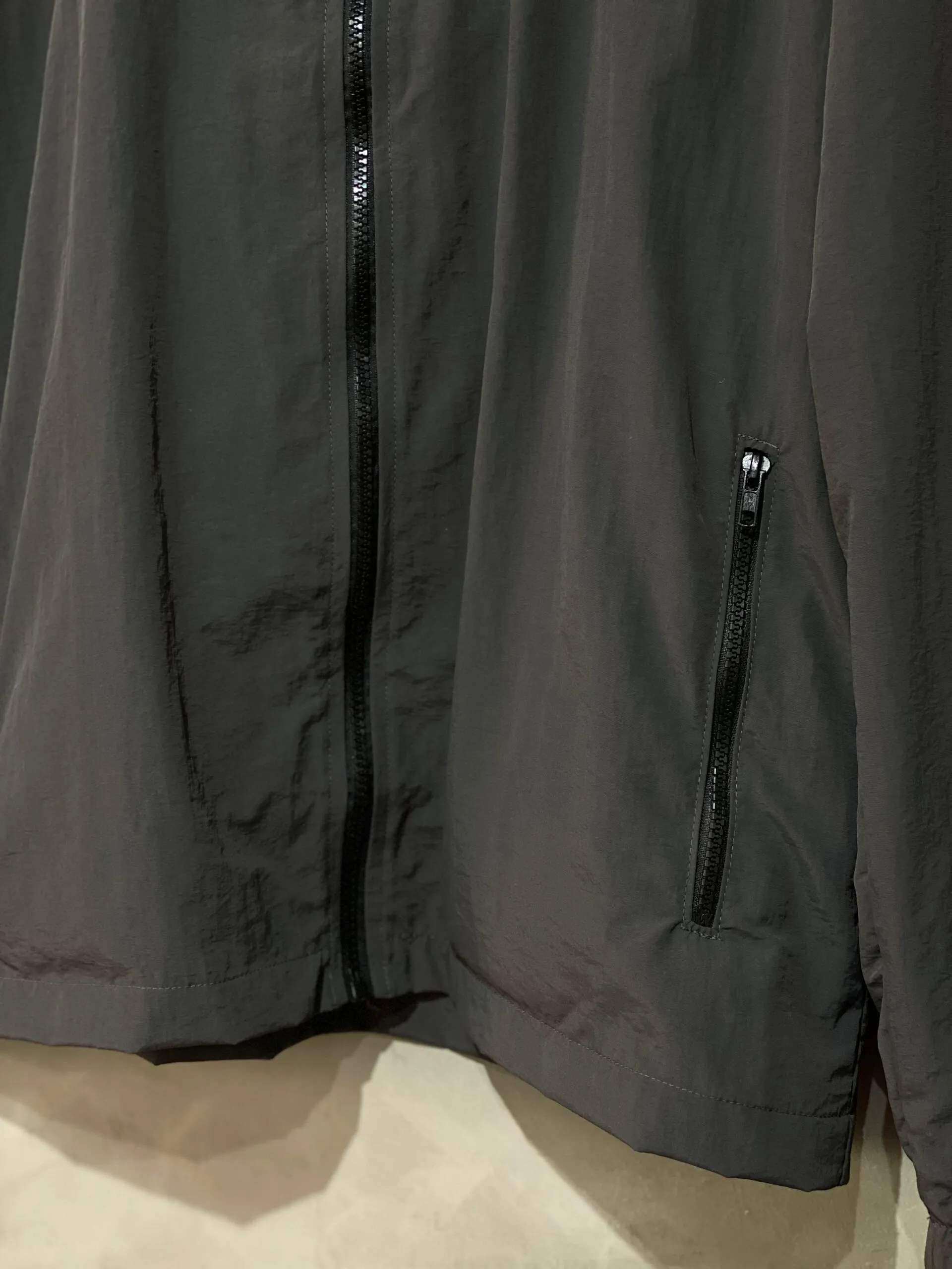 Jaqueta Corta Vento Alive Essencial Chumbo - Imagem 4