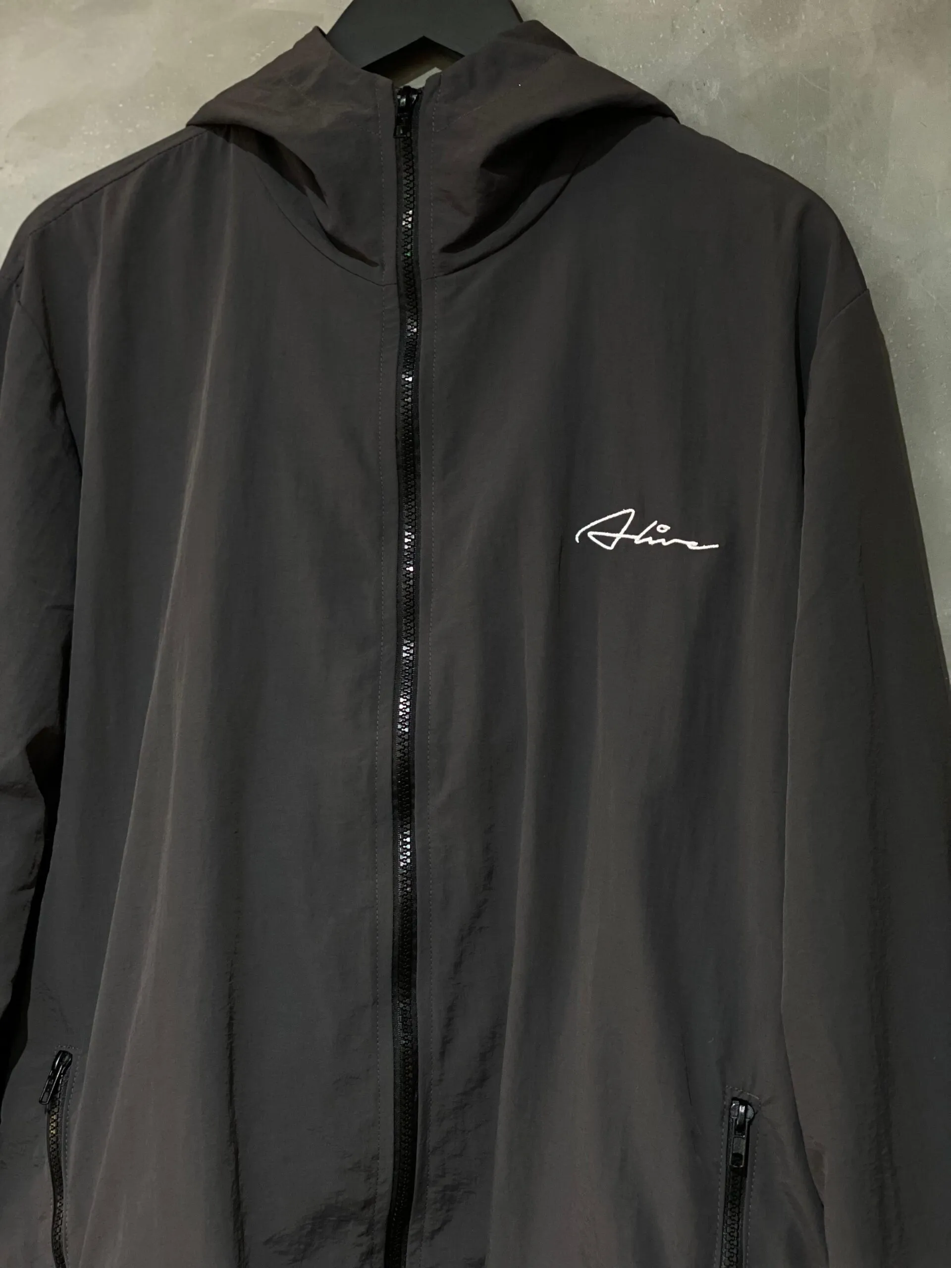 Jaqueta Corta Vento Alive Essencial Chumbo - Imagem 2