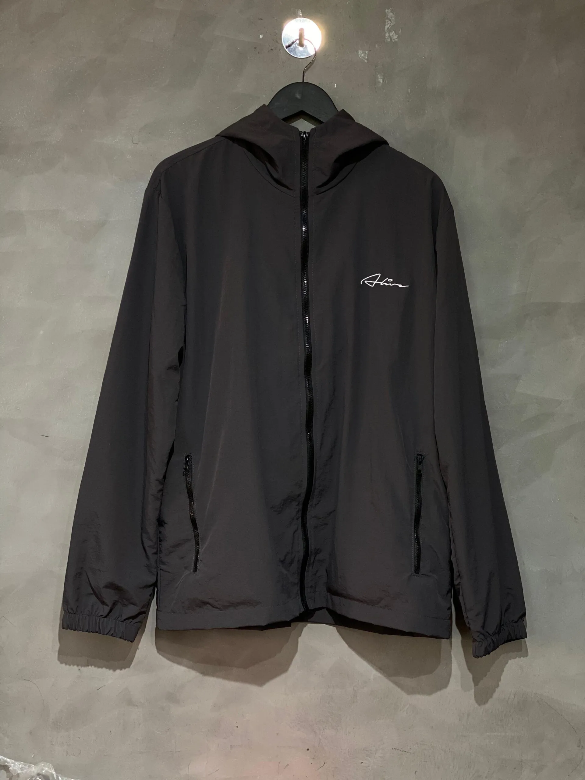 Jaqueta Corta Vento Alive Essencial Chumbo