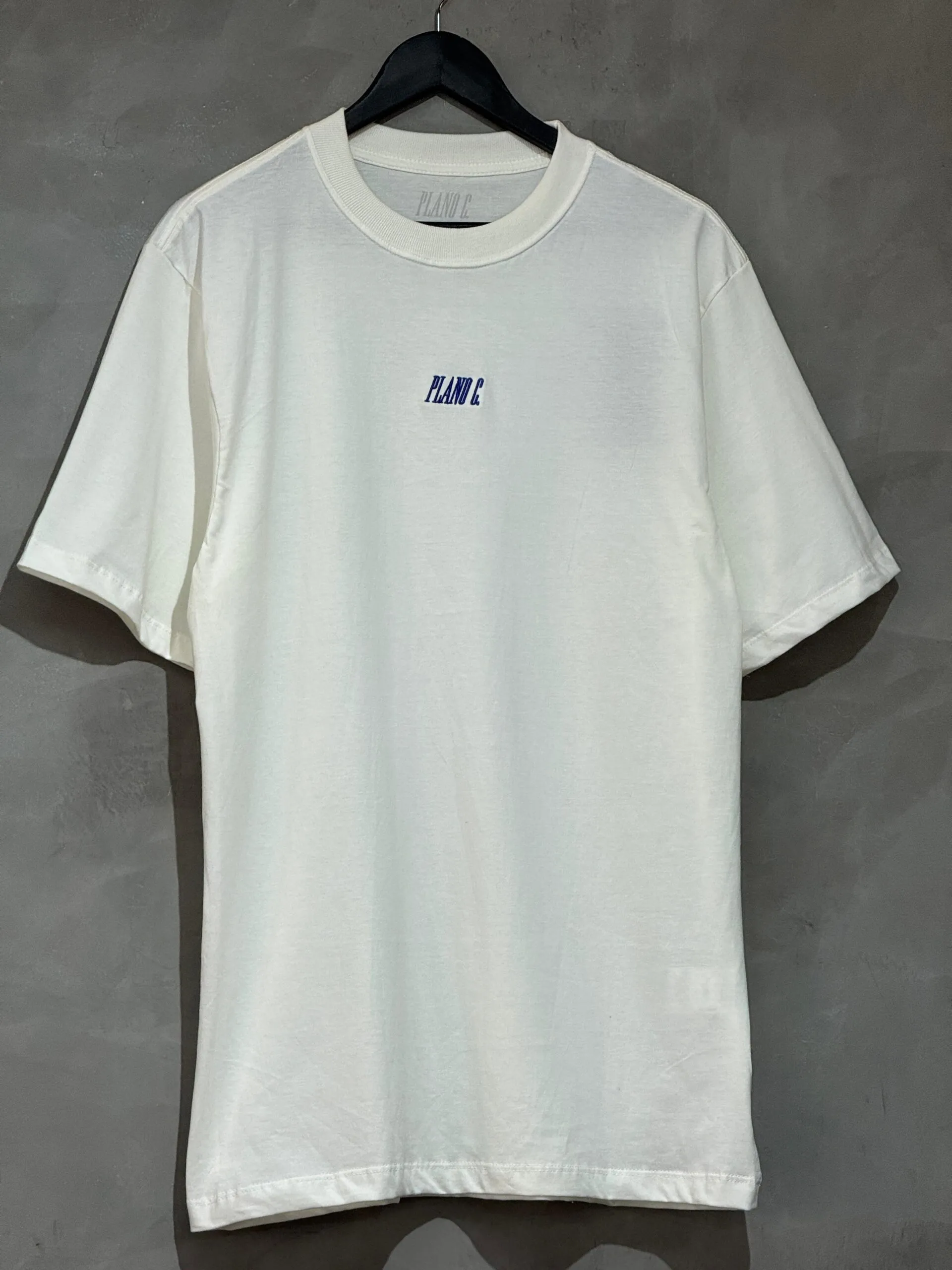 Camiseta Plano C. Logo Bordado Marfim