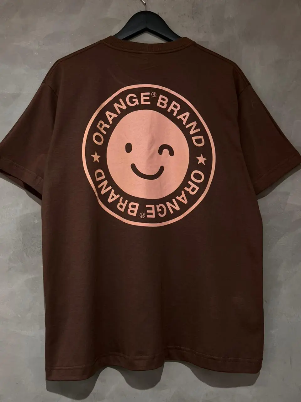 Camiseta Orange Classic Smile Marrom