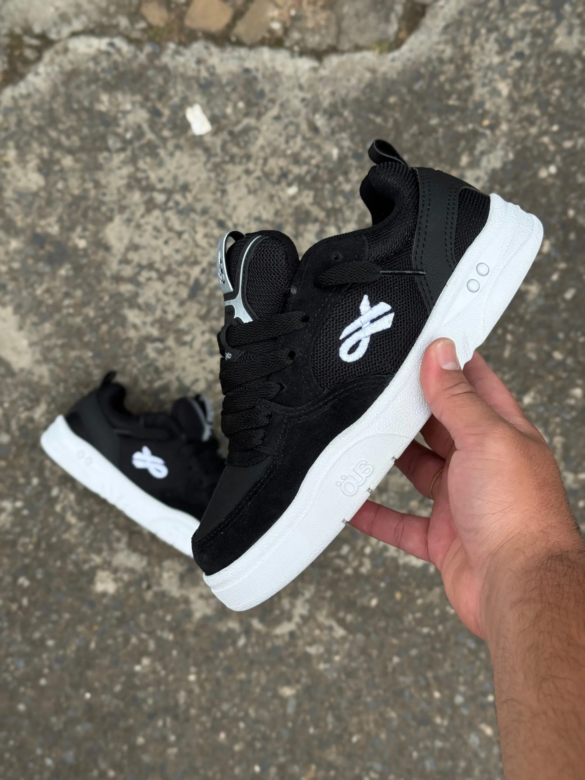 Tênis ÖUS Fluente Preto Branco Essencial - Imagem 2