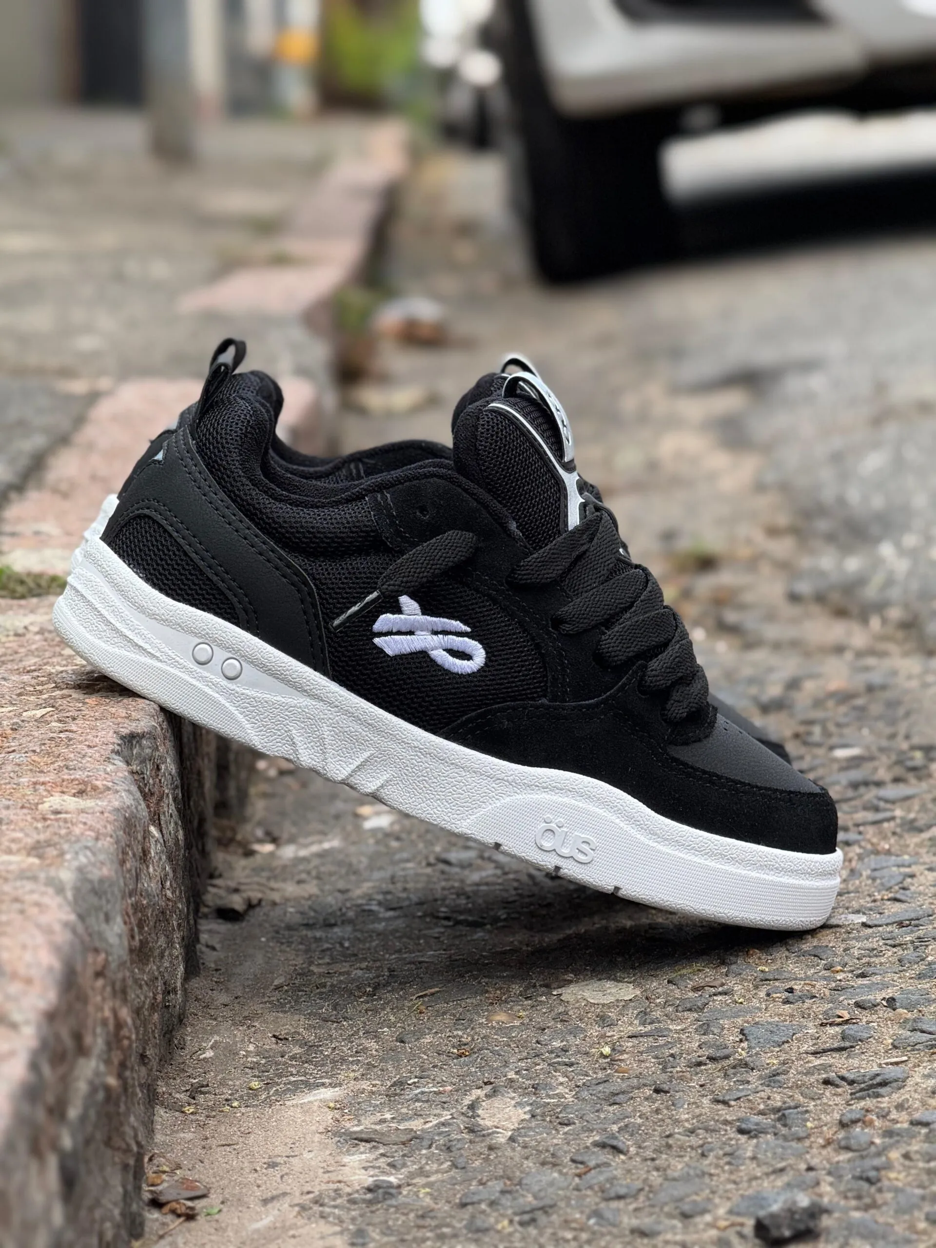 Tênis ÖUS Fluente Preto Branco Essencial - Imagem 4