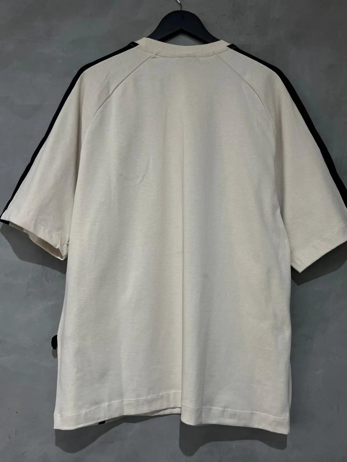 Camiseta Over Malhão Tripside Recorte “Rabisco” Bege/Preto - Imagem 2