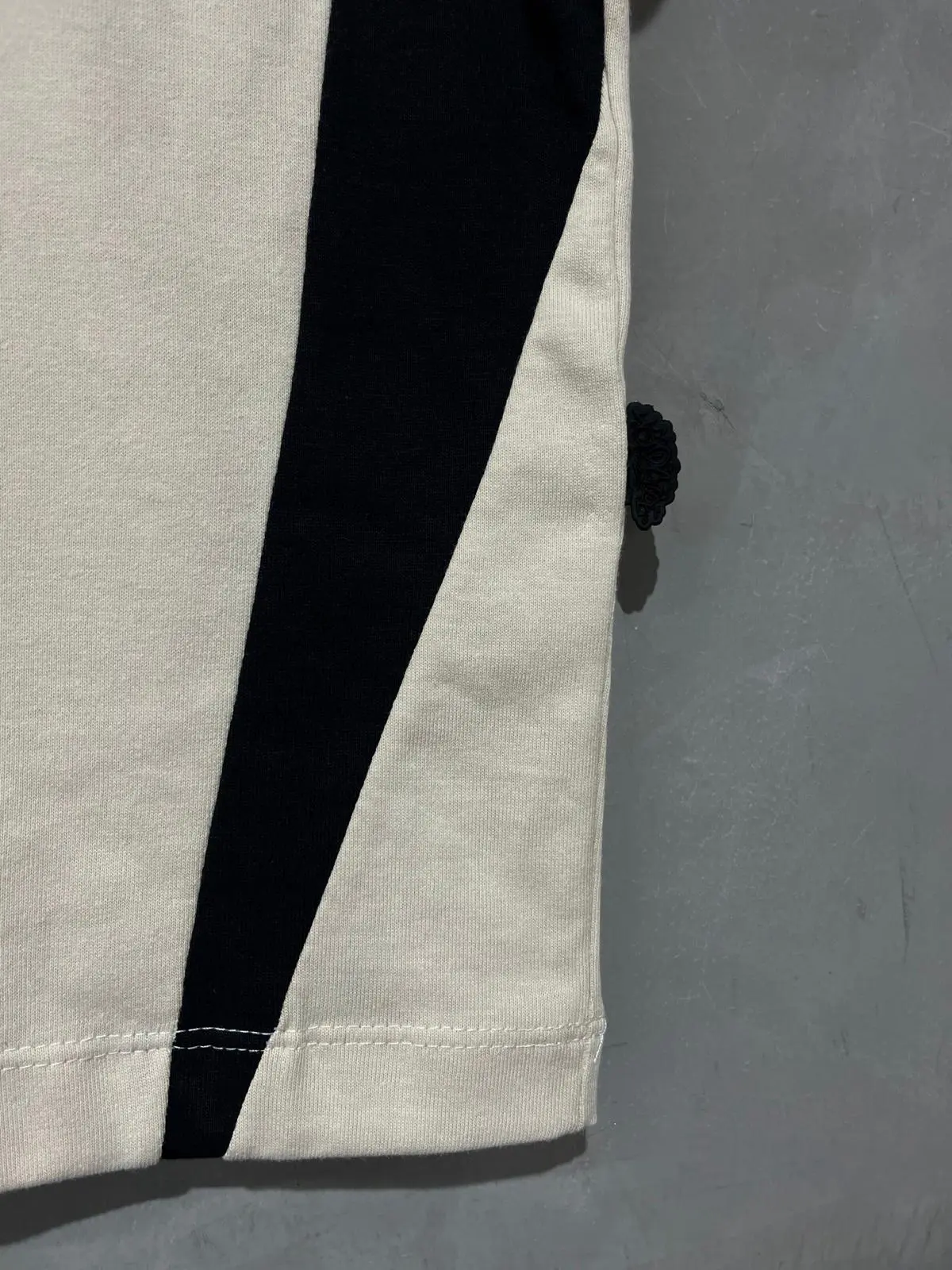 Camiseta Over Malhão Tripside Recorte “Rabisco” Bege/Preto - Imagem 3