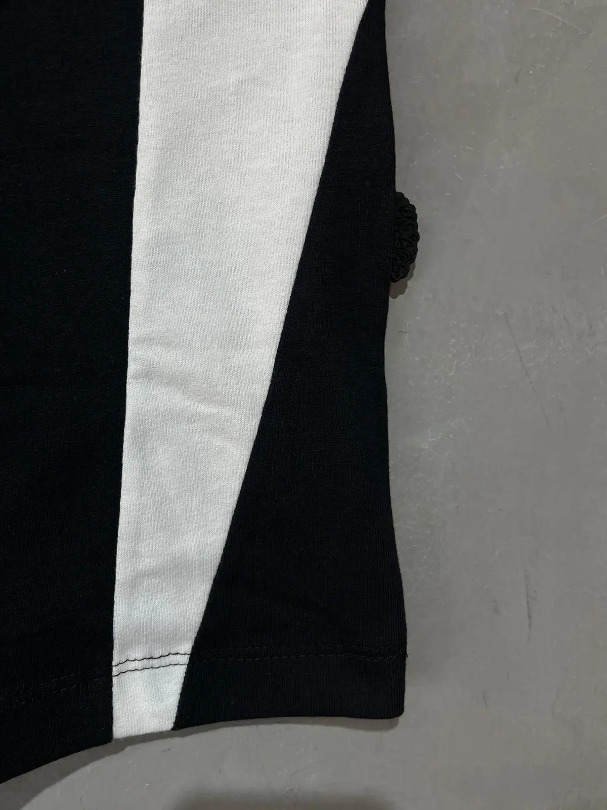 Camiseta Over Malhão Recorte “Rabisco” Preto/Branco - Imagem 2