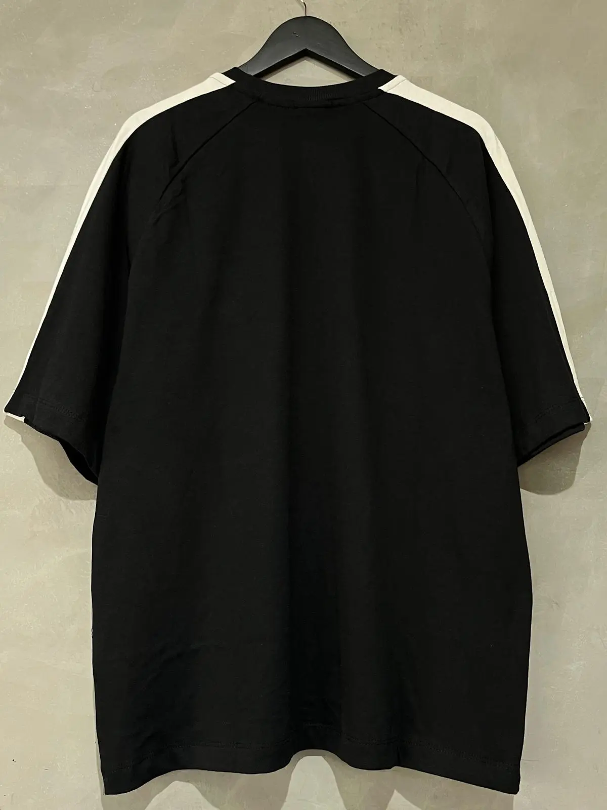 Camiseta Over Malhão Recorte “Rabisco” Preto/Branco - Imagem 3