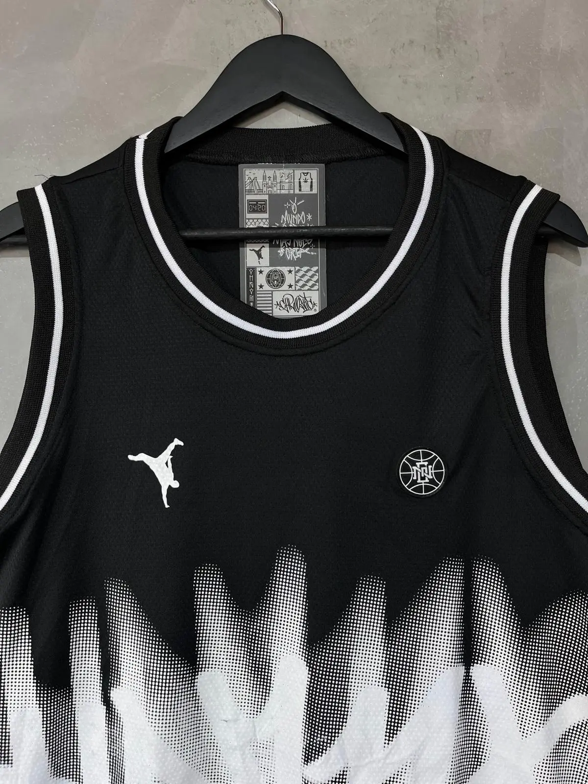 Regata Basquete Chronic Pixo Preto - Imagem 4