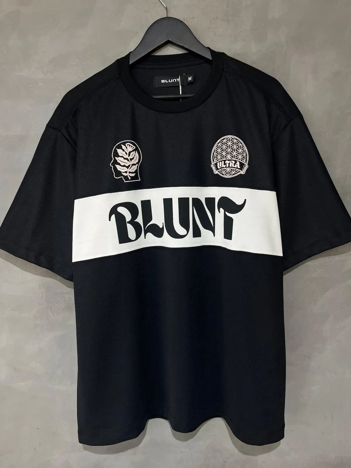 Camiseta Blunt Especial Recorte Preto